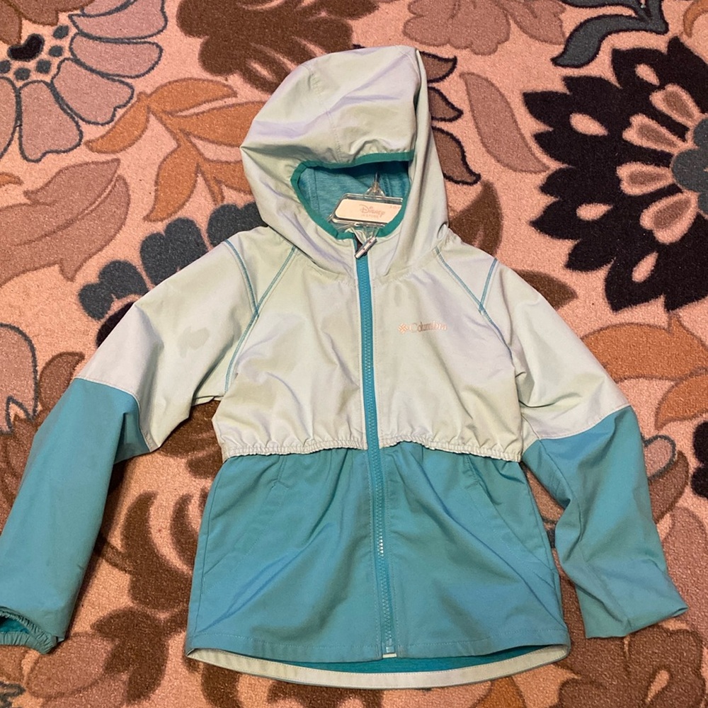 Used Columbia sportswear light jacket,size XS 6/6X.